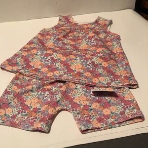 New with tags Nutmeg Babies top and shorts - size 18- 24.months 27 pds 5 oz.